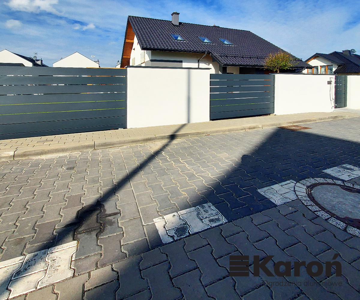 Ogrodzenie aluminiowe poziome szerokoprofilowe ciemny kolor – Będzin