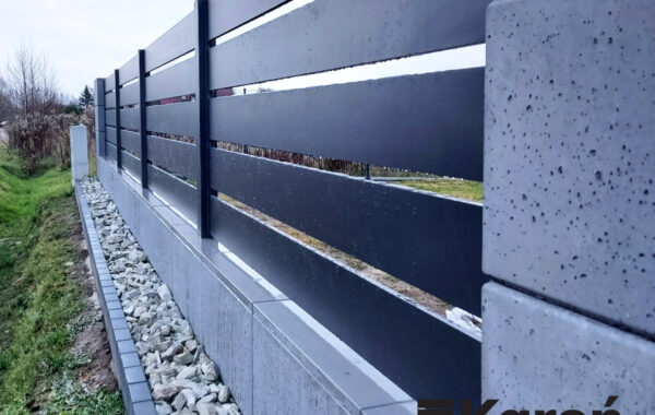 Ogrodzenie aluminiowe, brama dwuskrzydłowa – Garwolin, woj. mazowieckie | Karoń