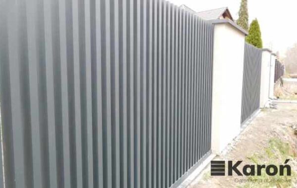 Ogrodzenie aluminiowe grzebieniowe, brama i furtka pełna – Tarnowskie Góry, woj. śląskie | Karoń