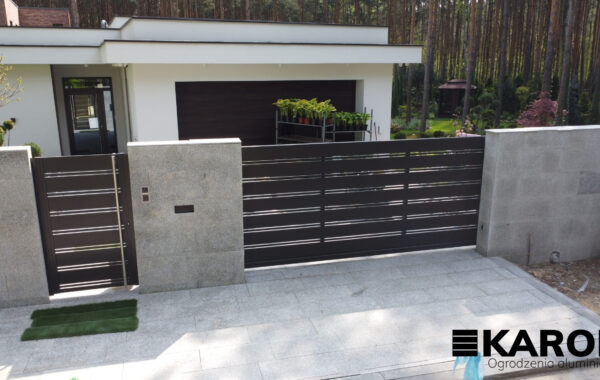Aluminiowa brama przesuwna i furtka 200 i 30 – Warszawa, woj. mazowieckie | Karoń