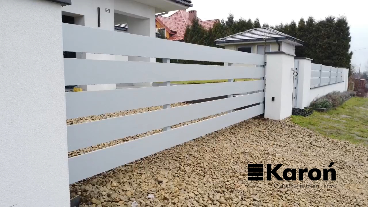 Nowoczesna brama przesuwna z szyną ukrytą w podłożu – Bobrowniki