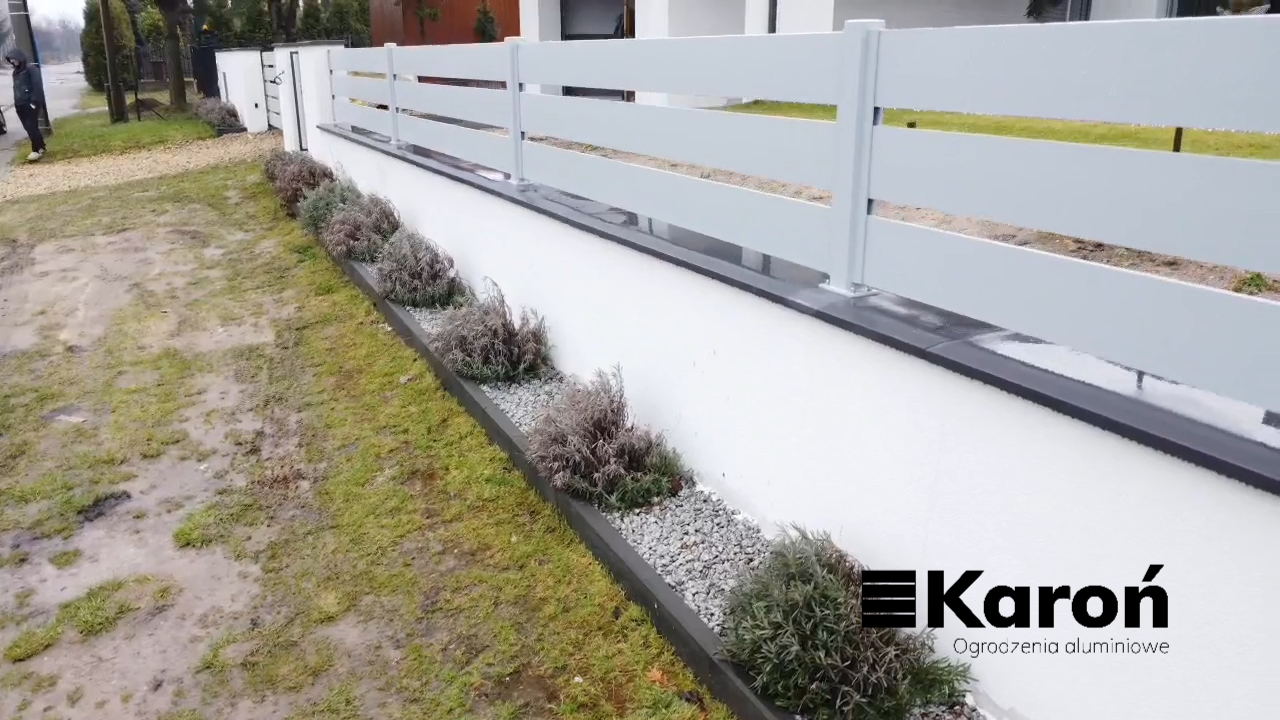 Aluminiowe przęsła ogrodzeniowe z paneli 200 mm – montaż Bobrowniki