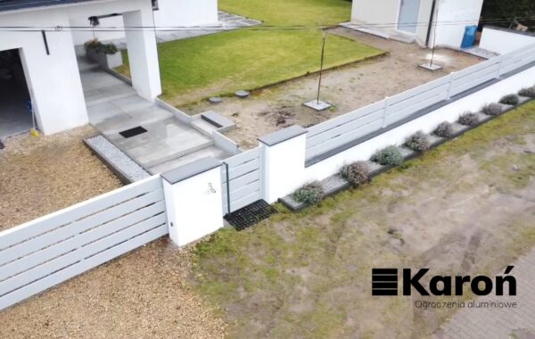 Nowoczesne ogrodzenie aluminiowe 200 mm – Bobrowniki, woj. śląskie | Karoń