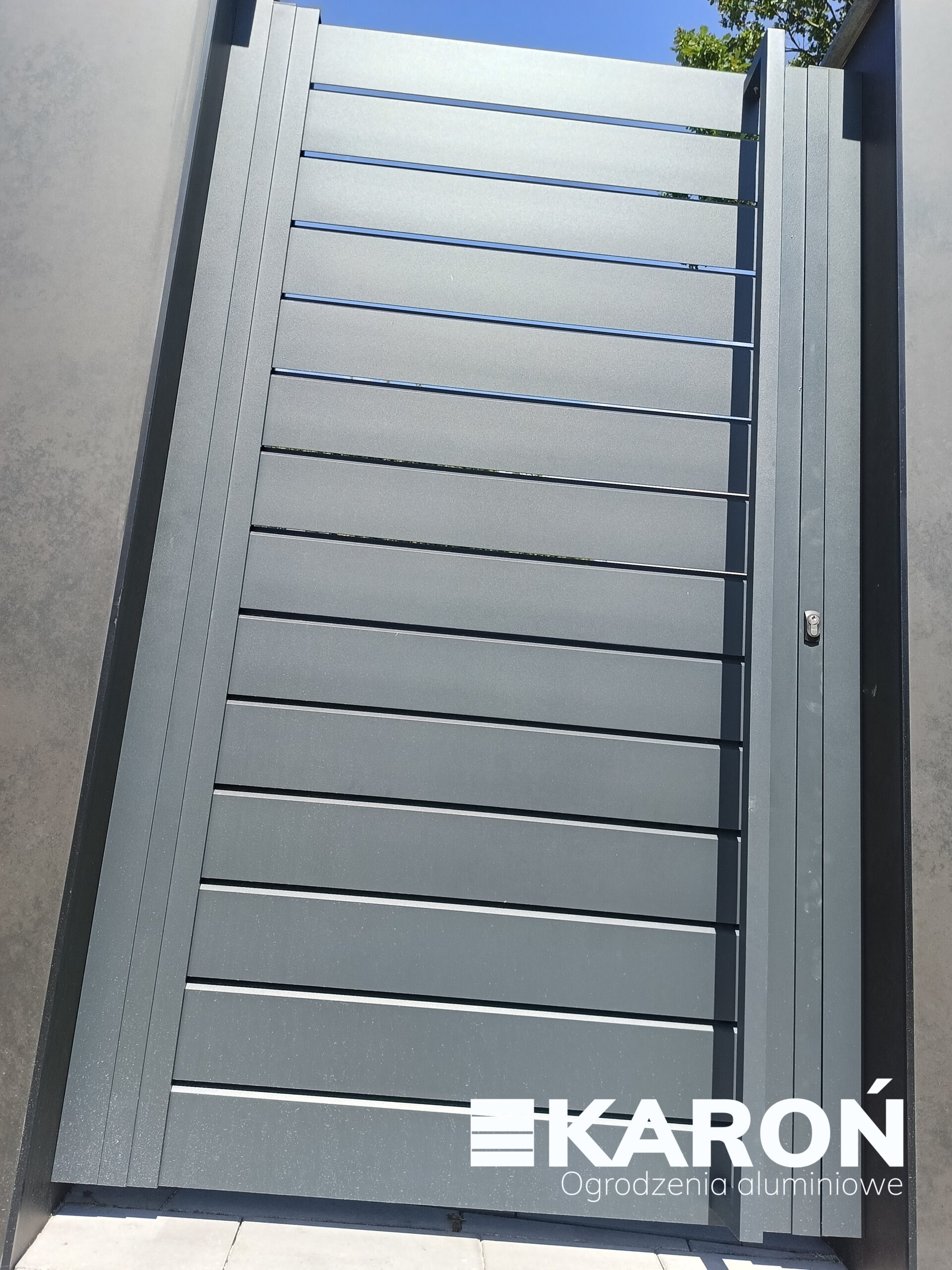 Profil aluminiowy żaluzjowy – detal bramy Częstochowa