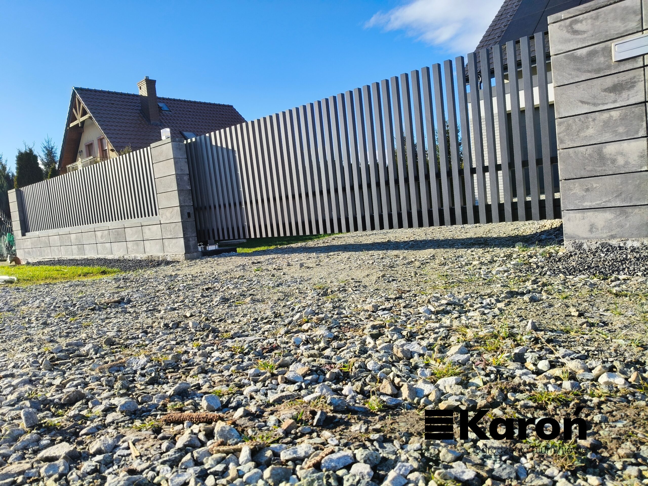 Brama przesuwna aluminiowa grzebieniowa z profili 50x50 – Wrocław