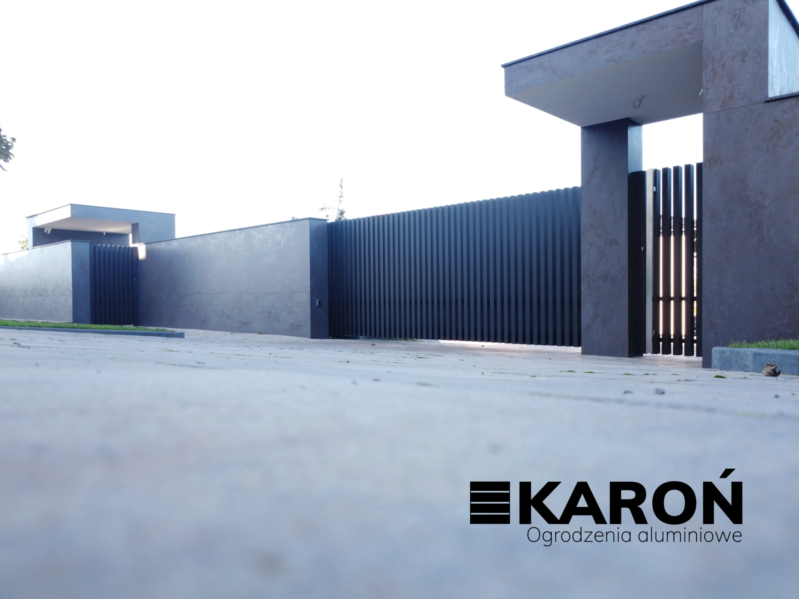 Ogrodzenie aluminiowe grzebieniowe z profili 100x50 – Katowice