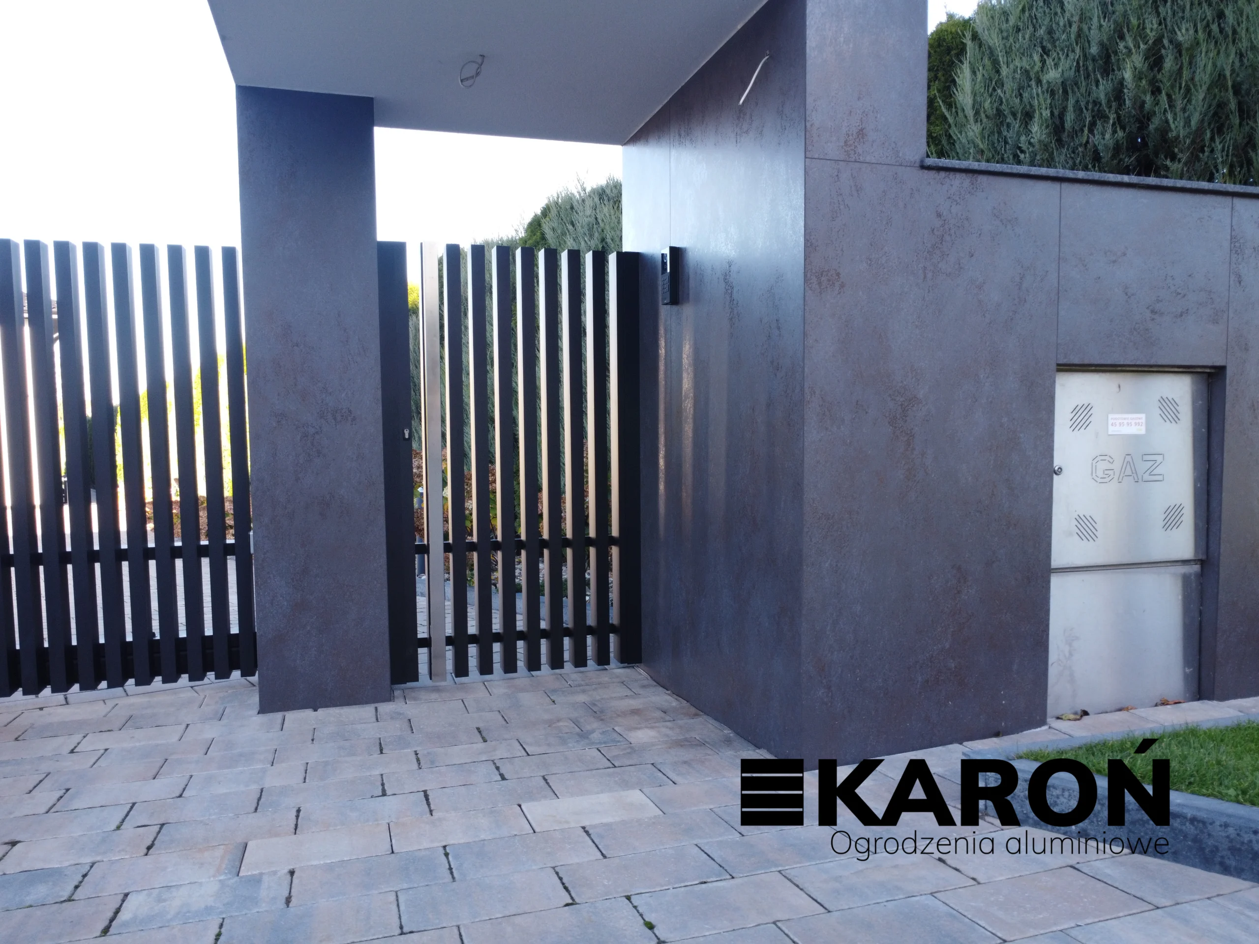 Furtka aluminiowa grzebieniowa z profili 100x50 – Katowice