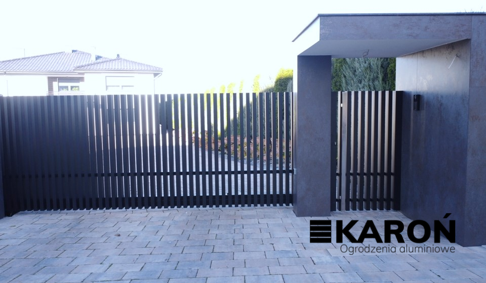 Brama przesuwna aluminiowa grzebieniowa z profili 100x50 – Katowice