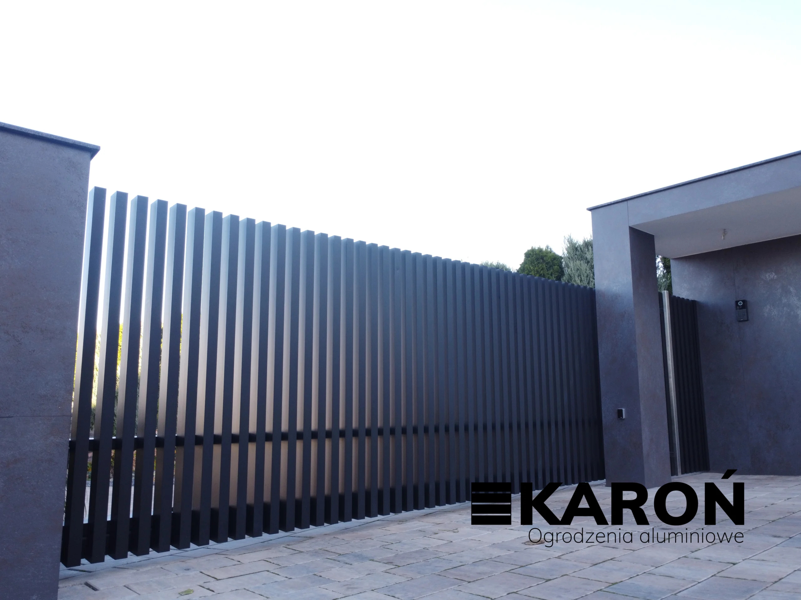 Realizacja ogrodzenia aluminiowego grzebieniowego – Katowice